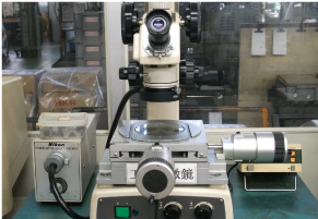 Toolmaker's microscope