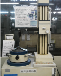 Roundness measuring instrument